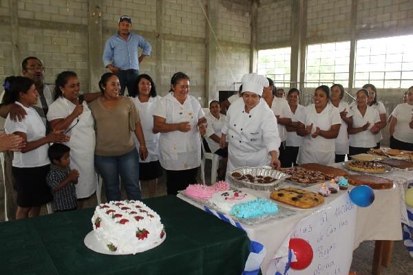 Mujeres de Casillas   concluyeron curso de repostería, panadería y cocina.