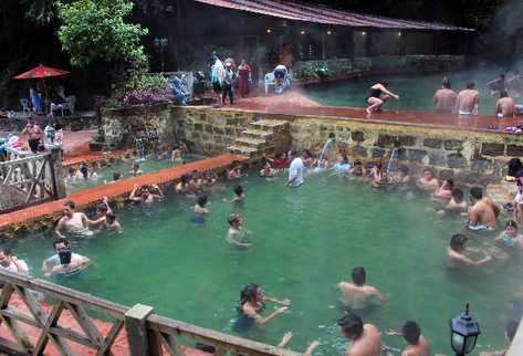 Turicentro Fuentes  Georginas, en   Zunil, Quetzaltenango.