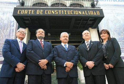 Los nuevos magistrados de la Corte de Constitucionalidad son Alejandro Maldonado Aguirre, Mauro Chacón Corado, Héctor Pérez Aguilera, Roberto Molina Barreto y Gloria Porras.