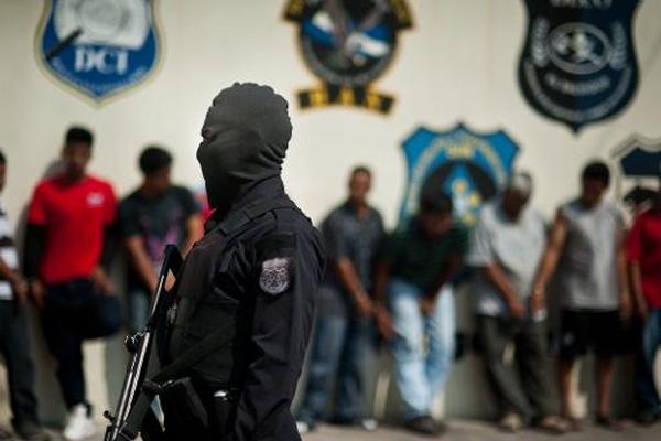 Trasladan A 14 Líderes De Pandillas A Cárcel De Máxima Seguridad En El Salvador Prensa Libre 4309