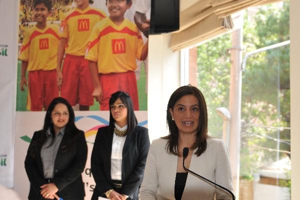 Mcdonald´s dio a conocer a los ganadores de la promoción de la Copa Mundial de Brasil 2014, en conferencia de prensa. (Foto: Prensa Libre: Gloria Cabrera)