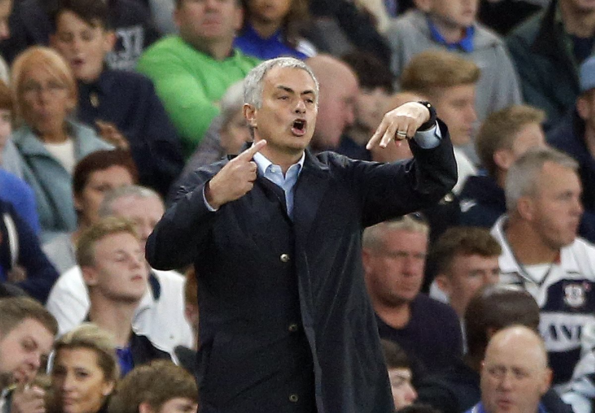 Mou afirmó el sábado que el quiere seguir al frente del Chelsea. (Foto Prensa Libre: AP)