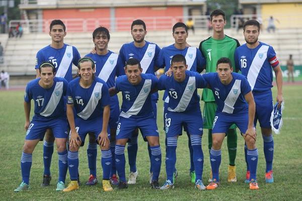 Selección sub 20 de Guatemala, antes del juego ante Aruba. (Foto Prensa Libre: Norvin Mendoza)