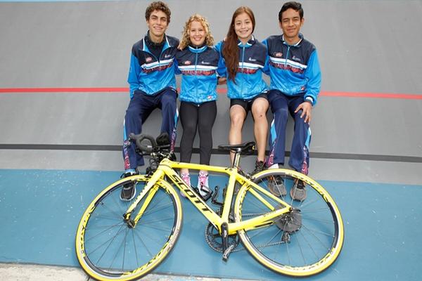 Ciclistas nacionales listos para los Juegos de Naijing 2014. (Foto Prensa Libre: Eduardo González)