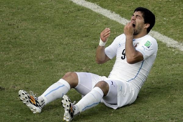 Liverpool analiza situación de Luis Suárez, tras ser expulsado de Uruguay en el Mundial de Brasil 2014. (Foto Prensa Libre: AP)