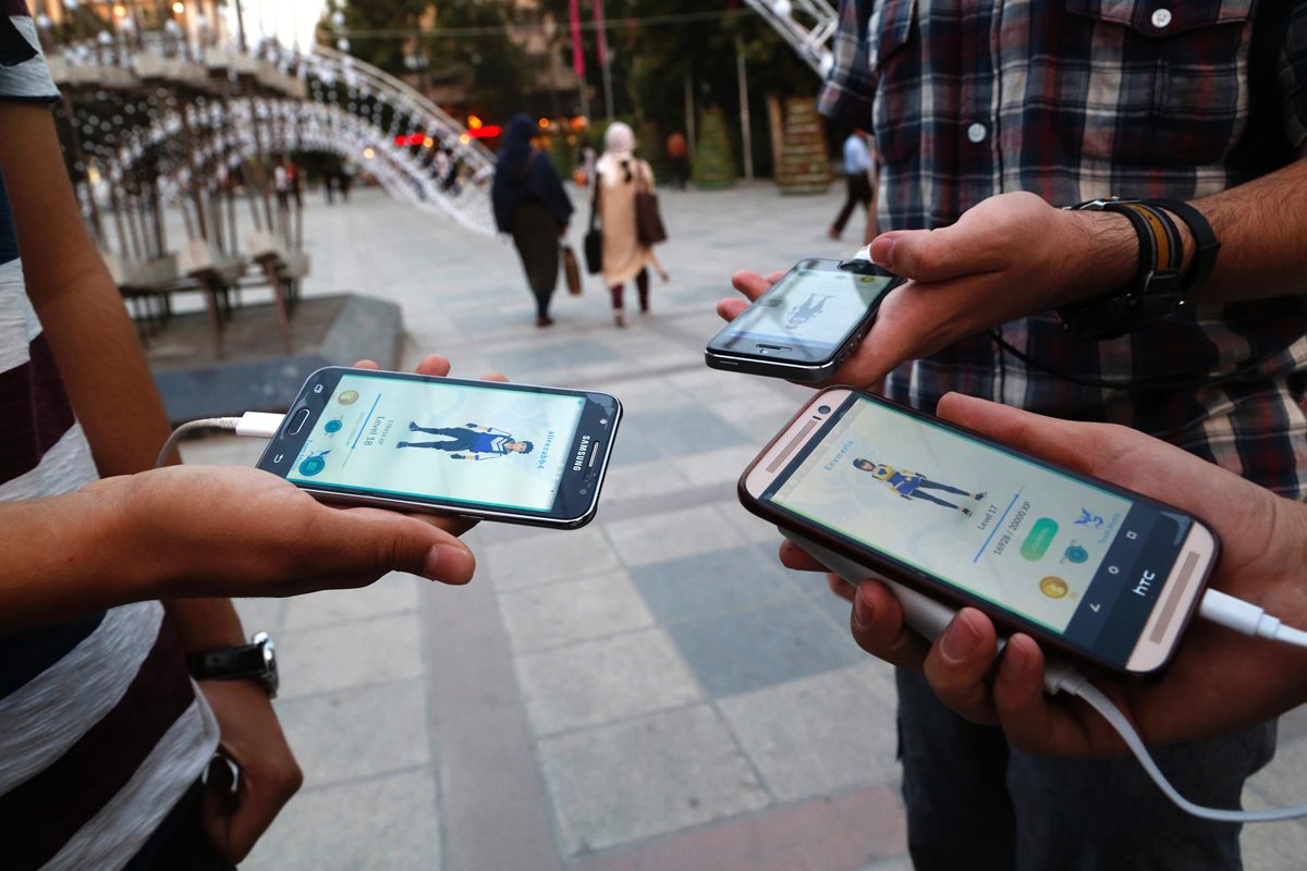 Irán se convirtió en el primer país del mundo en prohibir Pokémon Go. (Foto Prensa Libre: AFP).