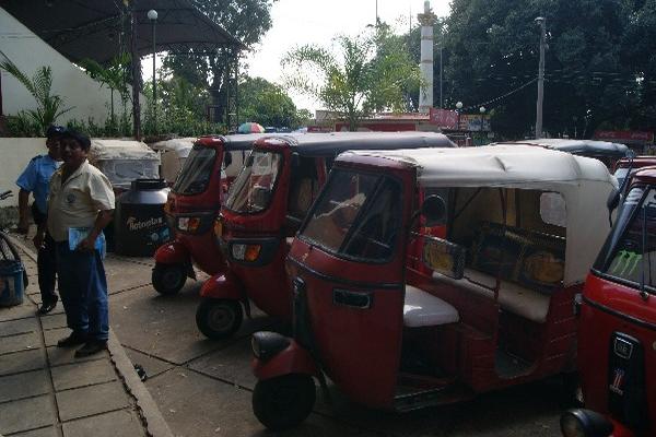 Comuna decomisa mototaxis ilegales.