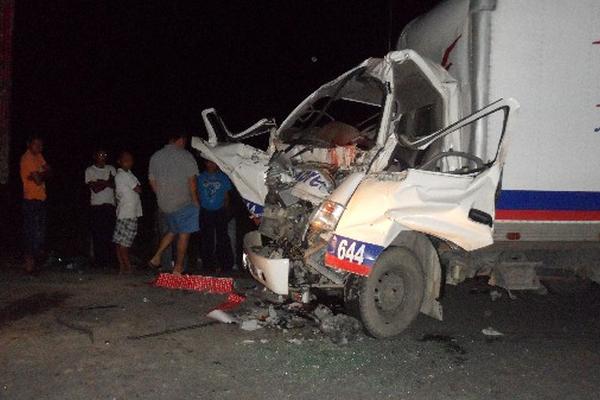 camión accidentado  en Lívingston,  Izabal.