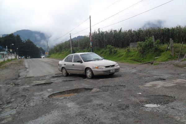 El asfalto está lleno de baches en el kilómetro 255, en El Rincón, San Marcos.