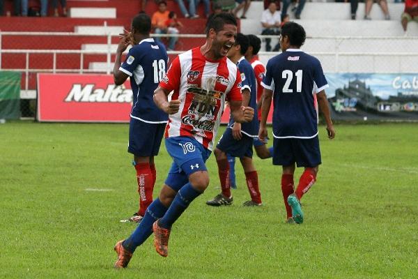 El uruguayo Andrés Márquez es figura en Heredia. (Foto Prensa Libre: Fernando Ruiz)