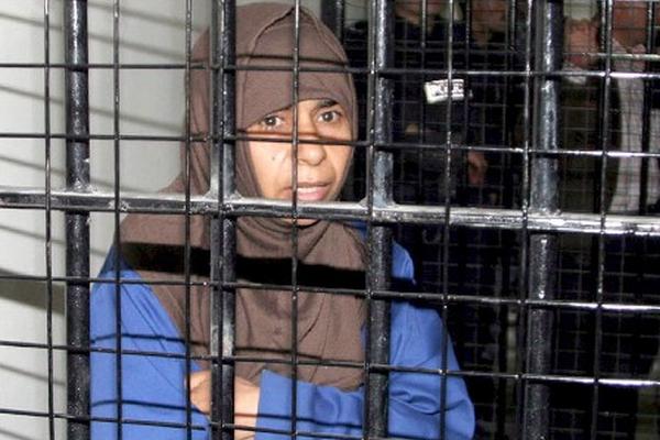 Una imagen de archivo de la terrorista suicida Sajida Mubarak al-Rishawi, que falló en su misión de atentar contra un hotel en el año 2005. (Foto Prensa Libre: EFE)