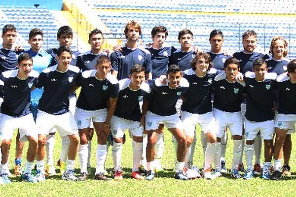 De este grupo de 25 jugadores saldrán los 18 que viajarán a El Salvador para disputar la eliminatoria. (Foto Prensa Libre: Jorge Ovalle)