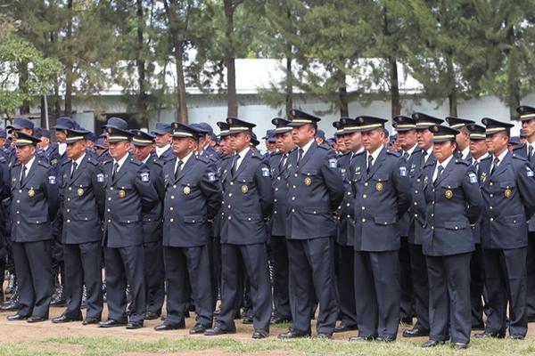 Los oficiales podrán aspirar a títulos universitarios. (Foto Prensa Libre: Archivo)<br _mce_bogus="1"/>