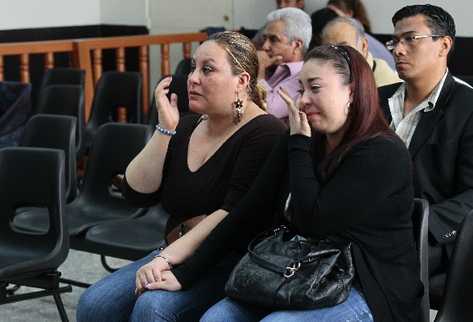 Las hermanas Castañeda Torres son señaladas por el MP por actos de corrupción. María Martha —Der.— enfrentará debate, y  Christa Eugenia —Izq.— quedó libre por falta de pruebas.