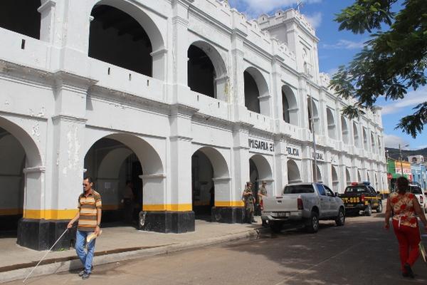 Comisaría de la PNC de Jutiapa investiga ruta donde se registran asaltos. (Foto Prensa Libre: ÓSCAR GONZÁLEZ)<br _mce_bogus="1"/>