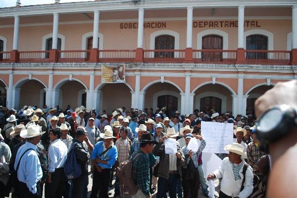 EXPATRULLEROS  de Autodefensa Civil presionan al Gobierno para que  les pague lo ofrecido.