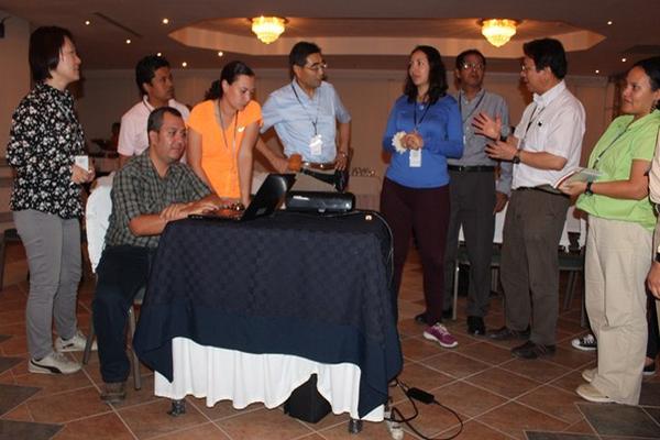 Empleados estatales  de Petén, El Salvador y Honduras, presentan plan en Santa Elena, Flores. (Foto Prensa Libre: Rigoberto Escobar)