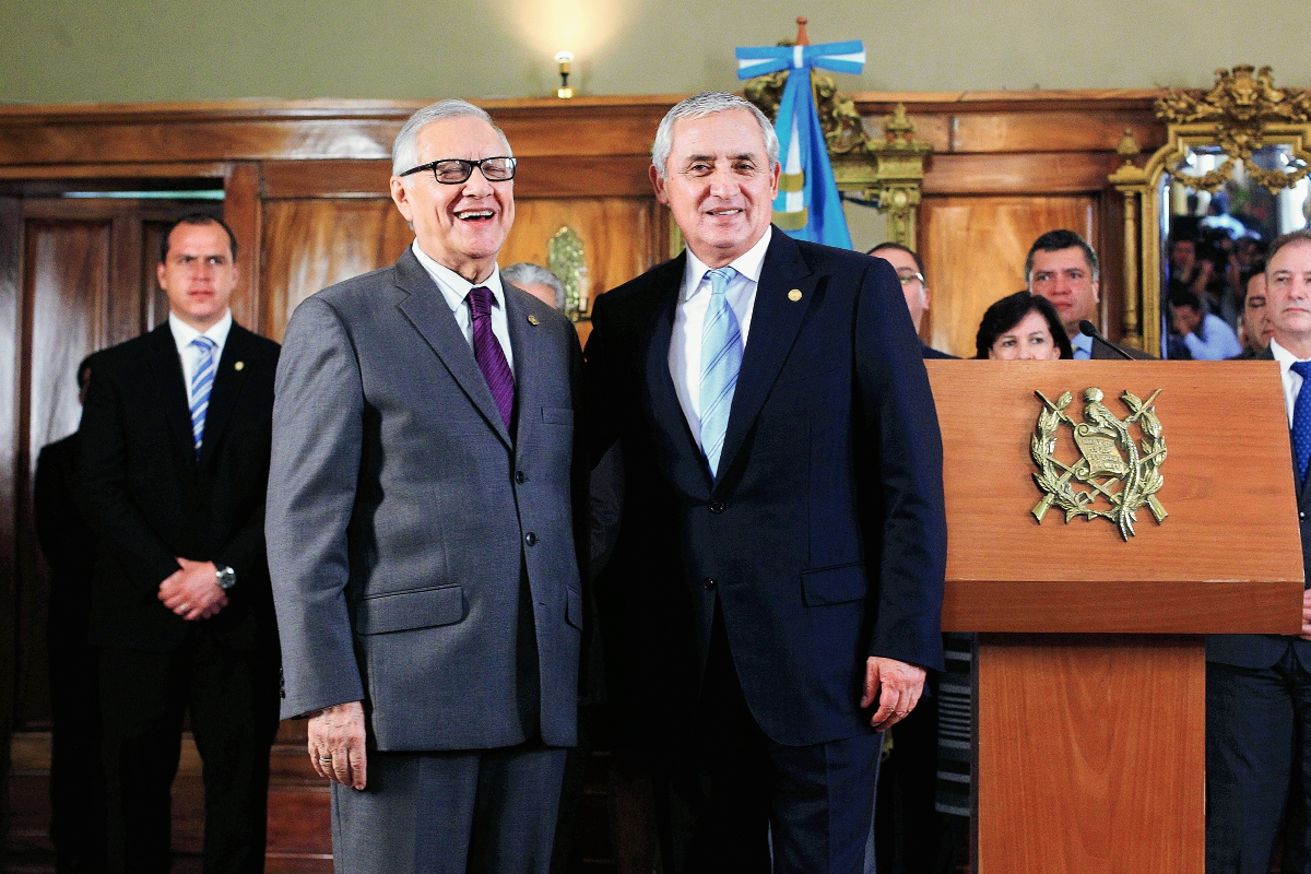 El Presidente Otto Pérez Molina presentó esta tarde al nuevo Vicepresidente de la República, Alejandro Maldonado Aguirre en sustitución de Roxana Baldetti. (Foto Prensa Libre: Edwin Bercián)