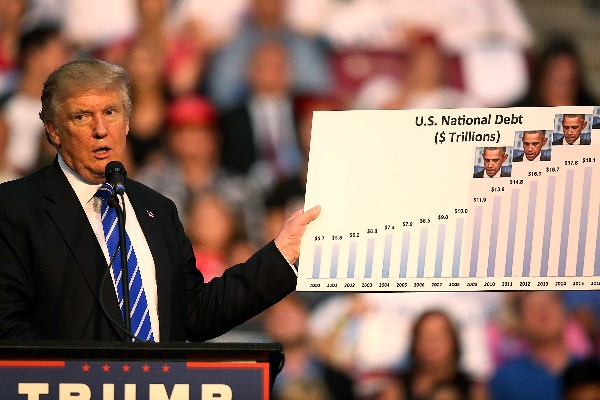 Donald Trump participa en un mitin donde hace críticas contra Barack Obama en Florida. (Foto Prensa Libre:AFP).