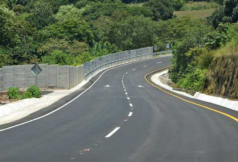 Vista del tramo carretero recién inaugurado en el oriente guatemalteco. (Foto Prensa Libre: CIV)