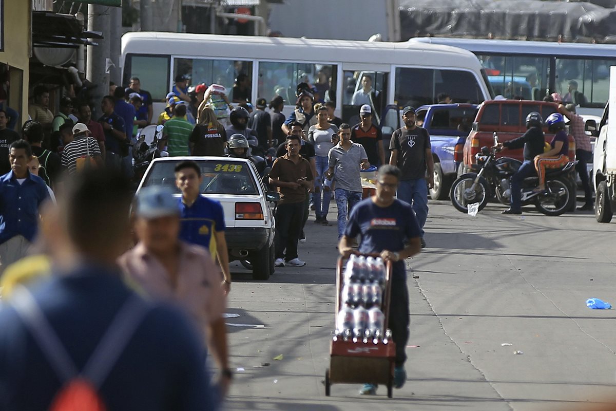 En medio de paro de transporte gobierno hondureño día de asueto