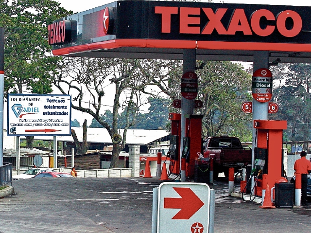 Texaco-Chevron y Don Arturo suscribieron un acuerdo para el manejo de marca y expansión en el país. (Foto Prensa Libre: KATTIA VARGAS)