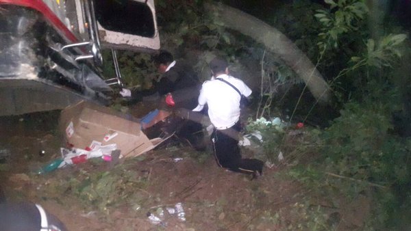 Bus Cae A Barranco Y Deja Un Muerto Y 14 Heridos