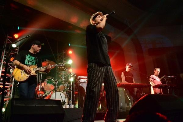 Los Cafres durante su concierto en la zona 1 de la capital, el  viernes pasado. (Foto Prensa Libre: Santiago Castro)