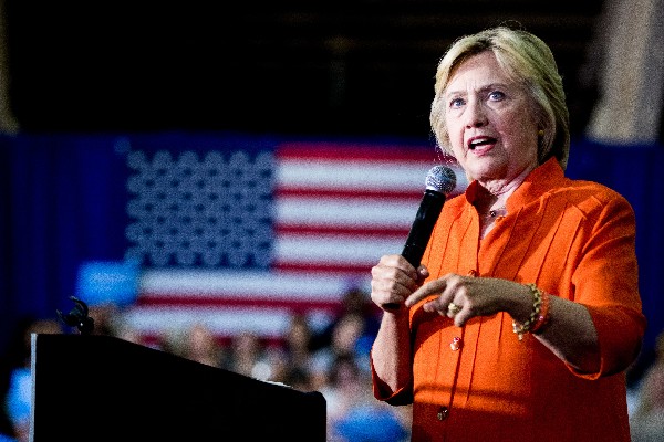 Hillary Clinton participa en mitin en el Coliseo de San Petersburgo, Florida.(Foto Prensa Libre: AP)