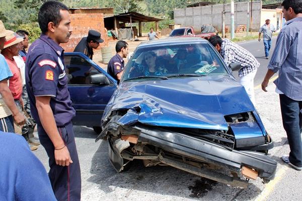 Un vehículo particular chocó con la parte trasera de un camión en el kilómetro 48 de la ruta Interamericana, en jurisdicción de Sumpango, Sacatepéquez. (Foto Prensa Libre: Víctor Chamalé)<br _mce_bogus="1"/>