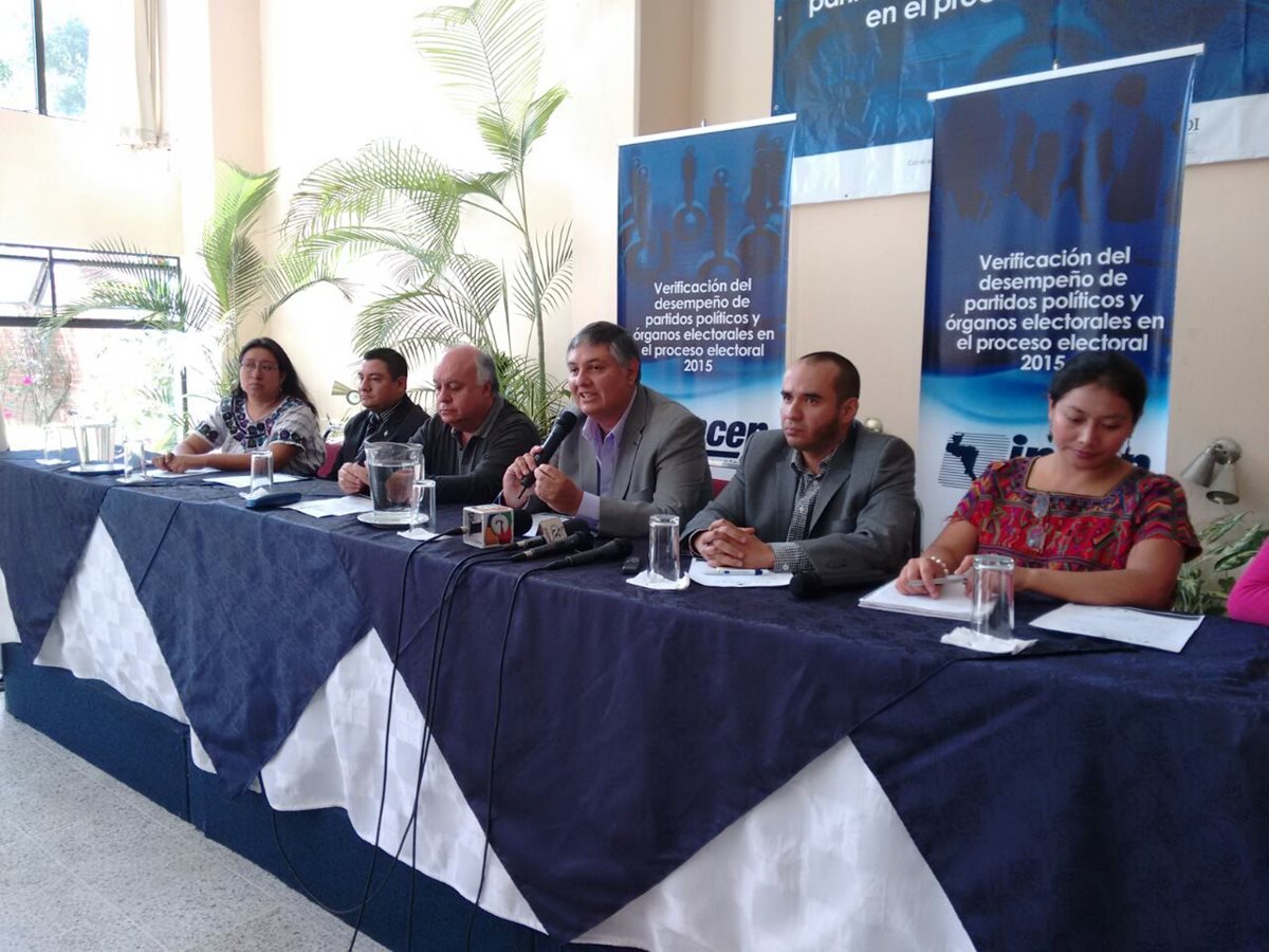 Representantes del Mirador Electoral, en conferencia de prensa. (Foto Prensa Libre: Manuel Hernández)