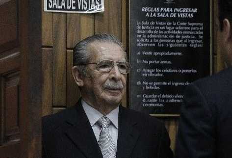 El general retirado Efraín Ríos Montt sigue en hospital. (Foto Prensa Libre: Archivo)