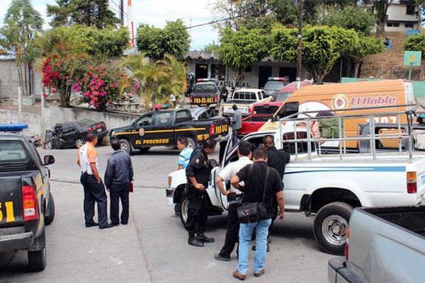 El transporte pesado fue recuperado en San Antonio La Paz, El Progreso, pero fue trasladado hacia la capital. (Foto Prensa Libre: Hugo Oliva)<br _mce_bogus="1"/>