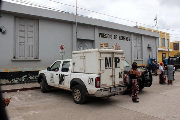 Ataque contra reclusos ocurrió en la  Cárcel Preventiva para Hombres de Jalapa, la cual está a cargo de la PNC. (Foto Prensa Libre: Hugo Oliva)