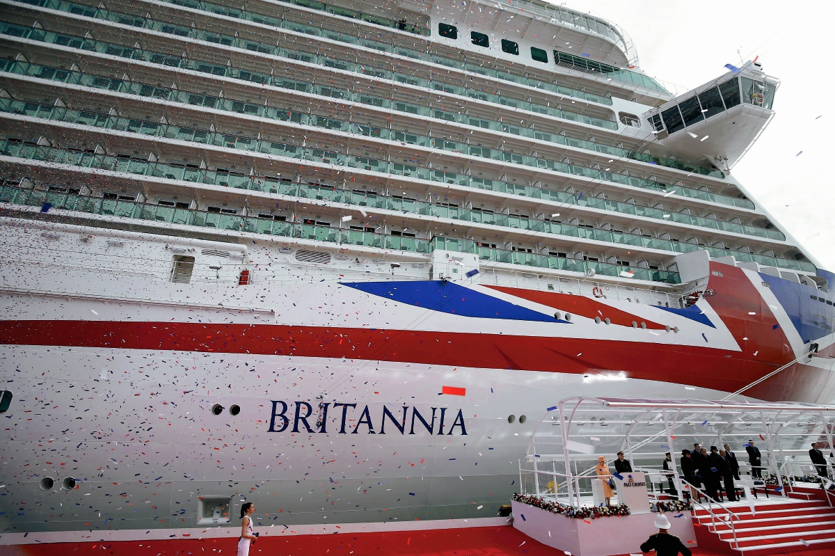 La reina Elizabeth II durante el acto de bautizo del Britannia. (Foto Prensa Libre:AP)