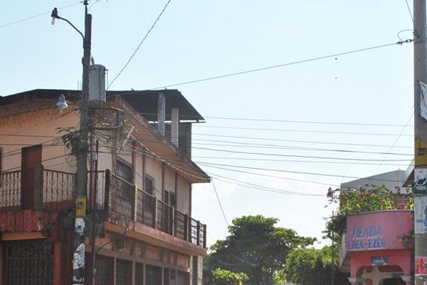 Poste del alumbrado eléctrico público que no funciona.