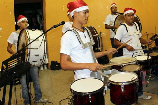 Varios grupos musicales de las iglesias evangélicas de Gualán, Zacapa participaron en un evento que busca promover el verdadero sentido de la navidad. (Foto Prensa Libre: Julio Vargas)