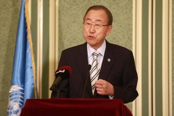 El secretario general de la ONU, Ban Ki-Moon, durante una conferencia de prensa en Doha. (Foto Prensa Libre: AFP).