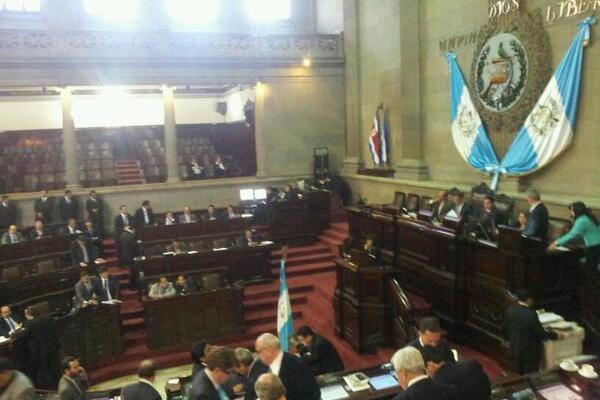 Diputados votan para la aprobación de la reforma a la Ley del Presupuesto. (Foto Prensa Libre: Alex Rojas)<br _mce_bogus="1"/>