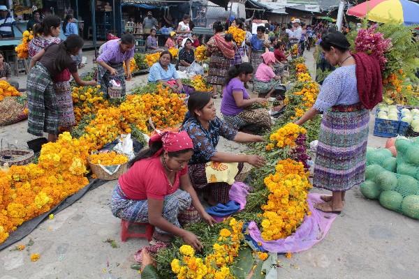 Mercado de Rabinal, Baja Verapaz, cuenta con variedad de flores.