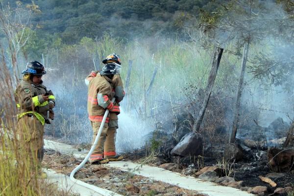 bomberos  sofocan  incendio en la cabecera  de Jalapa.