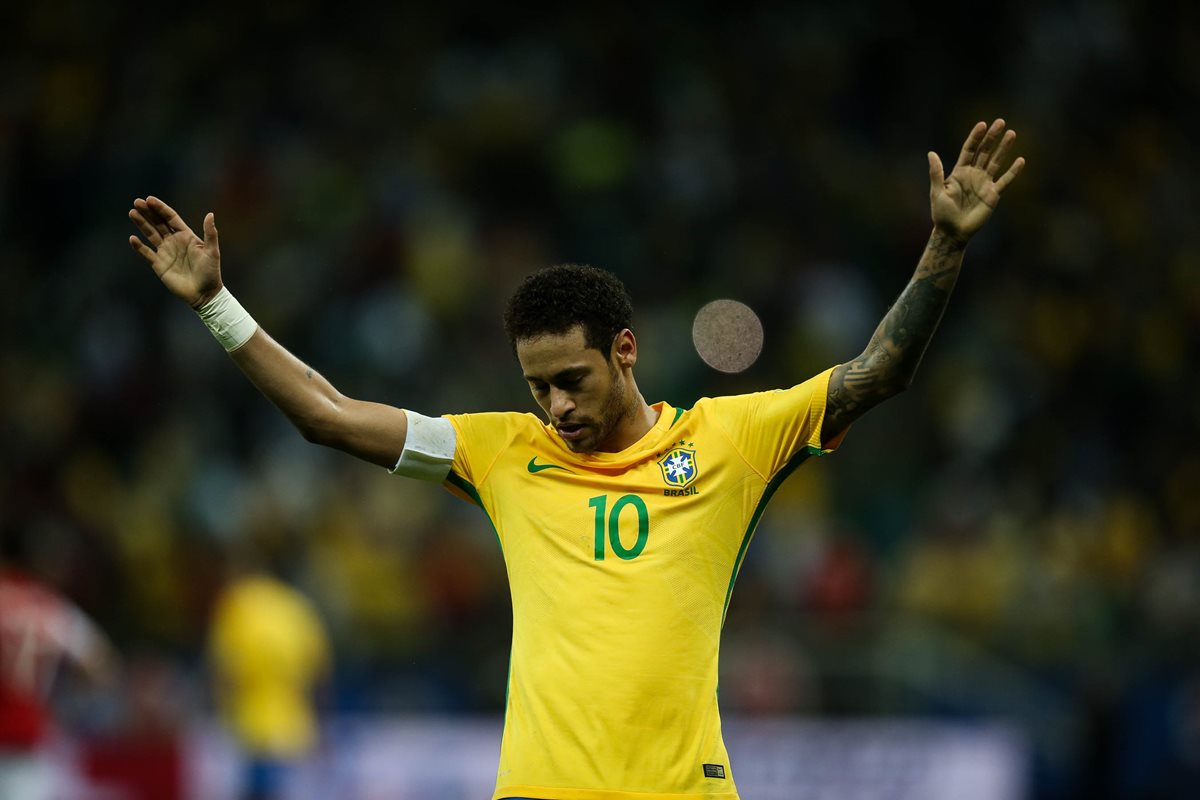 El buen momento del delantero de Neymar Jr se complementó con el partido frente a Paraguay en la última jornada de la eliminatoria de la Conmebol. (Foto Prensa Libre: AFP)