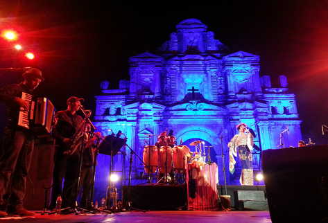 Lila Downs cautiv al p blico en un concierto para el recuerdo