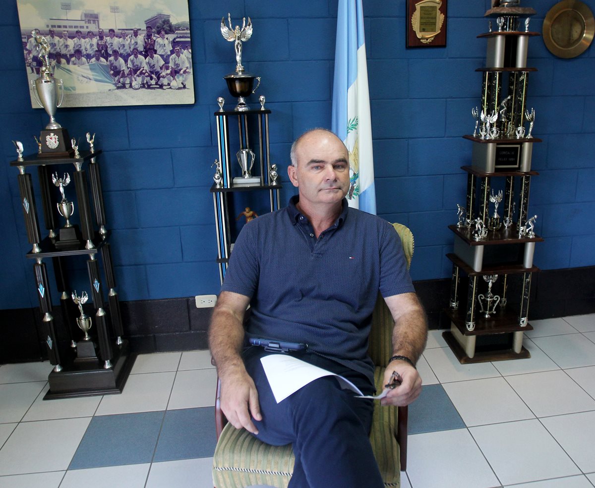 El técnico argentino, Iván Franco Sopegno, aseguró que se sentía hostigado por ser el técnico de la Bicolor, porque no tenía el apoyo de la Prensa ni de la afición. (Foto Prensa Libre: Edwin Fajardo).