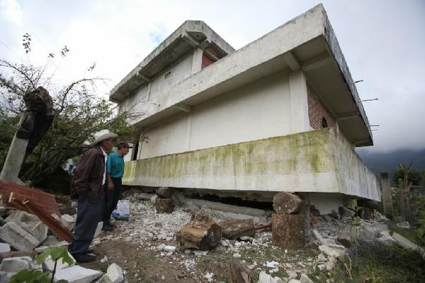 Las estructura de la casa de Haroldo Mejía no resistió, porque el sismo dañó el primer piso.