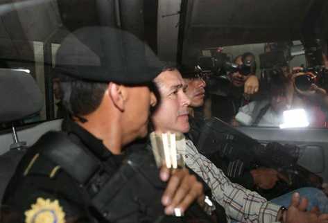 Walther Overdick en el momento de llegar a la Torre de Tribunales. (Foto Prensa Libre)