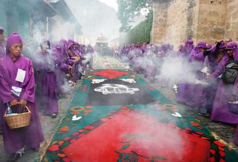 390 policías reforzarán la seguridad de turistan en Antigua Guatemala en Semana Santa (Foto Prensa Libre: Archivo)