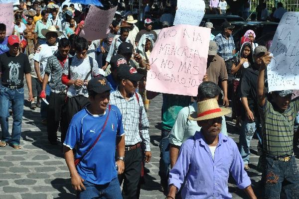 Los  campesinos,  durante  la  marcha.