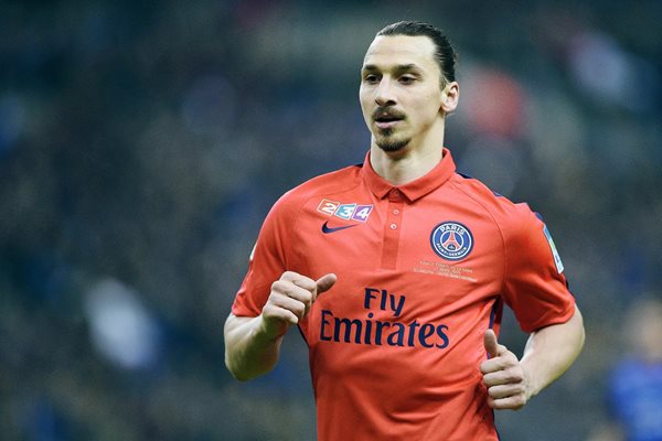 Zlatan Ibrahimovic volverá antes de lo previsto a jugar con el PSG, además está disponible para el juego frente a el Barcelona en la Liga de Campeones. (Foto Prensa Libre: AFP)