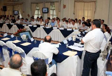 Ministros y otras autoridades de Estado, durante la reunión del Gabinete de Seguridad en Mazatenango, Suchitepéquez, que fue la última de cinco actividades de la agenda de Otto Pérez Molina y Baldetti de ayer.